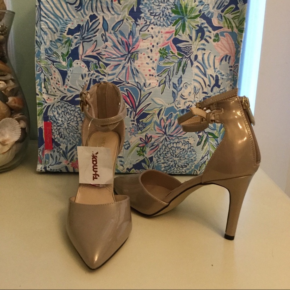 Adrienne Vittadini Nevi Pumps